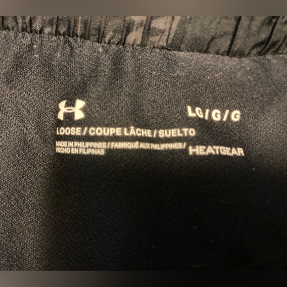 Women’s Under Armour Shorts - size large – loose fit style - Picture 5 of 5